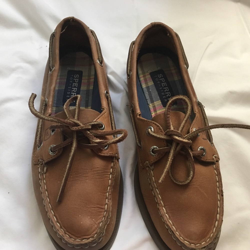 Lightly used brown sperry W8